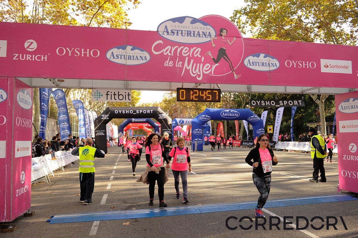 Llegada de la Carrera de la Mujer de Barcelona (ARCO IZQUIERDO 63)