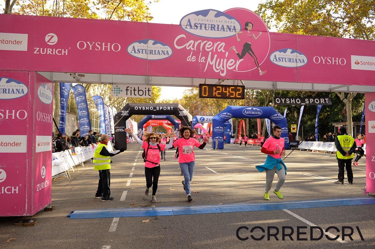 Llegada de la Carrera de la Mujer de Barcelona (ARCO IZQUIERDO 63)
