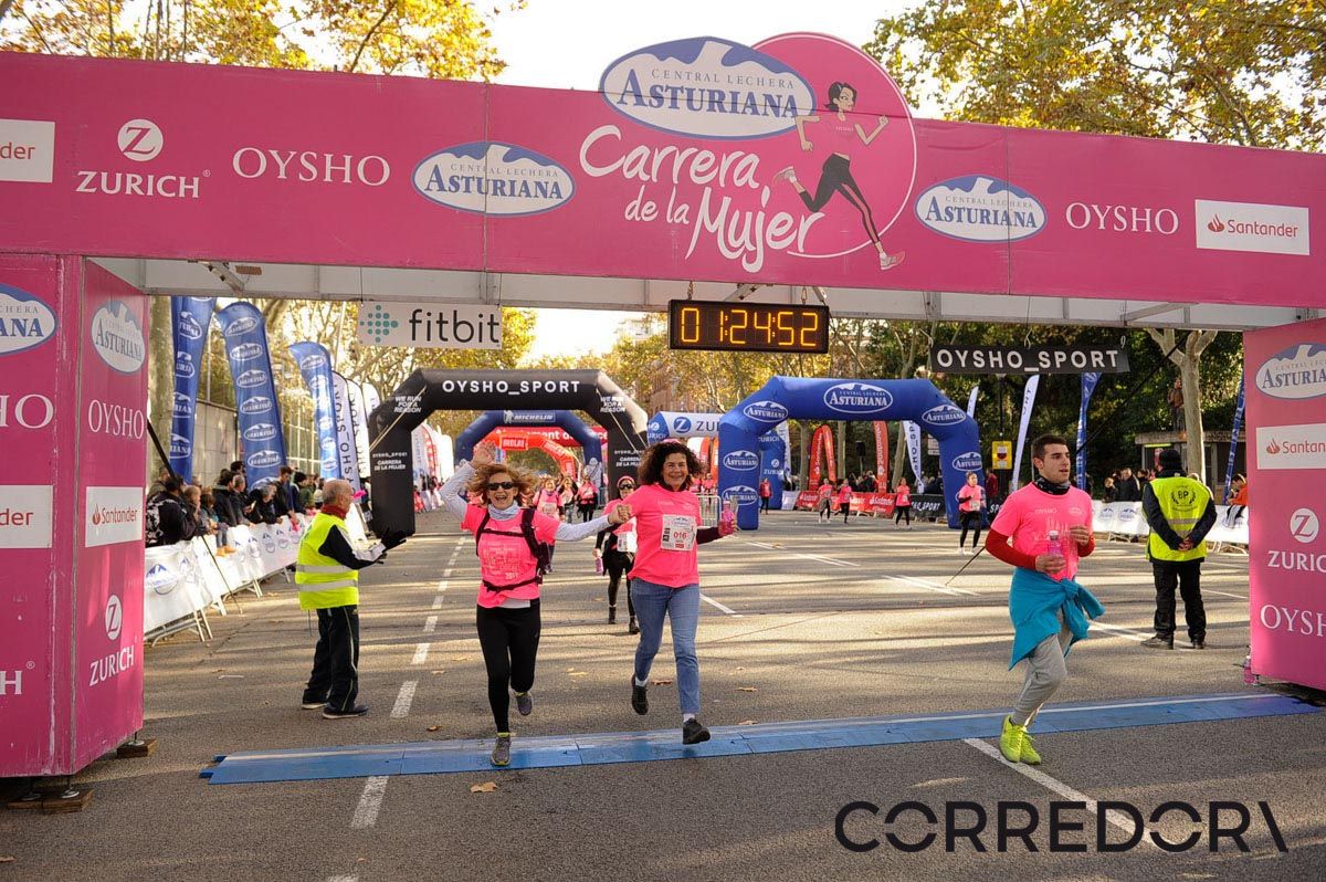 Llegada de la Carrera de la Mujer de Barcelona (ARCO IZQUIERDO 63)