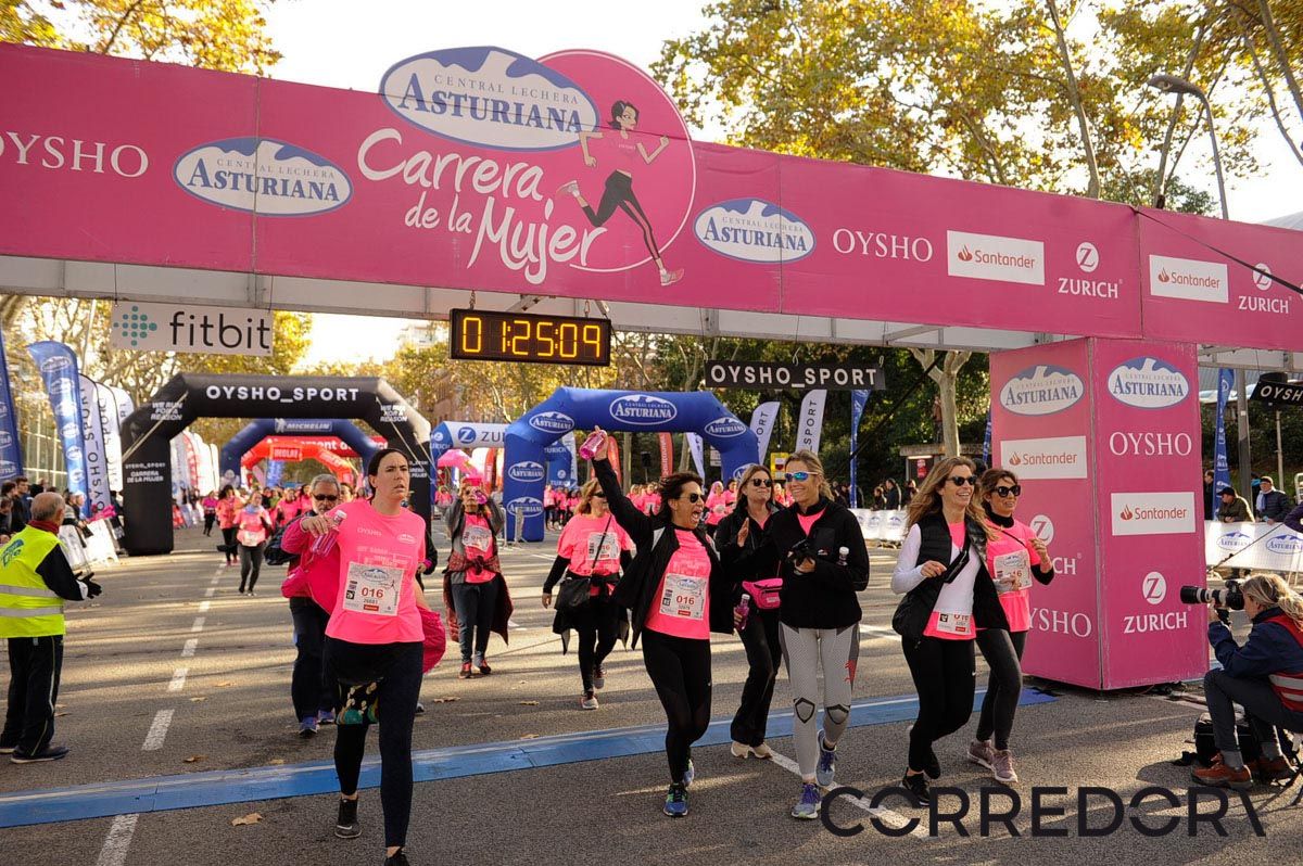 Llegada de la Carrera de la Mujer de Barcelona (ARCO IZQUIERDO 63)