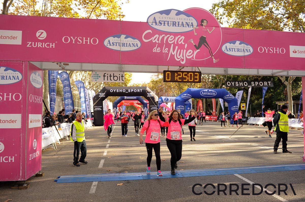 Llegada de la Carrera de la Mujer de Barcelona (ARCO IZQUIERDO 63)