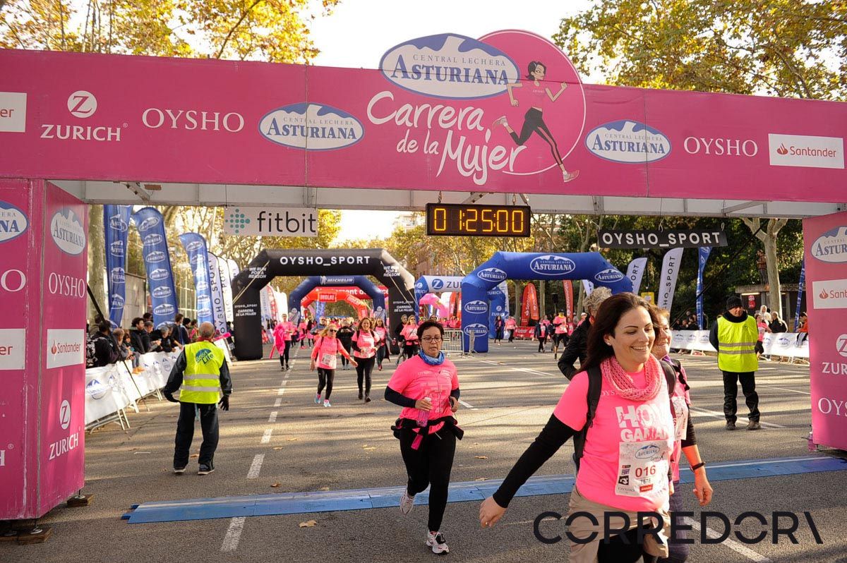 Llegada de la Carrera de la Mujer de Barcelona (ARCO IZQUIERDO 63)