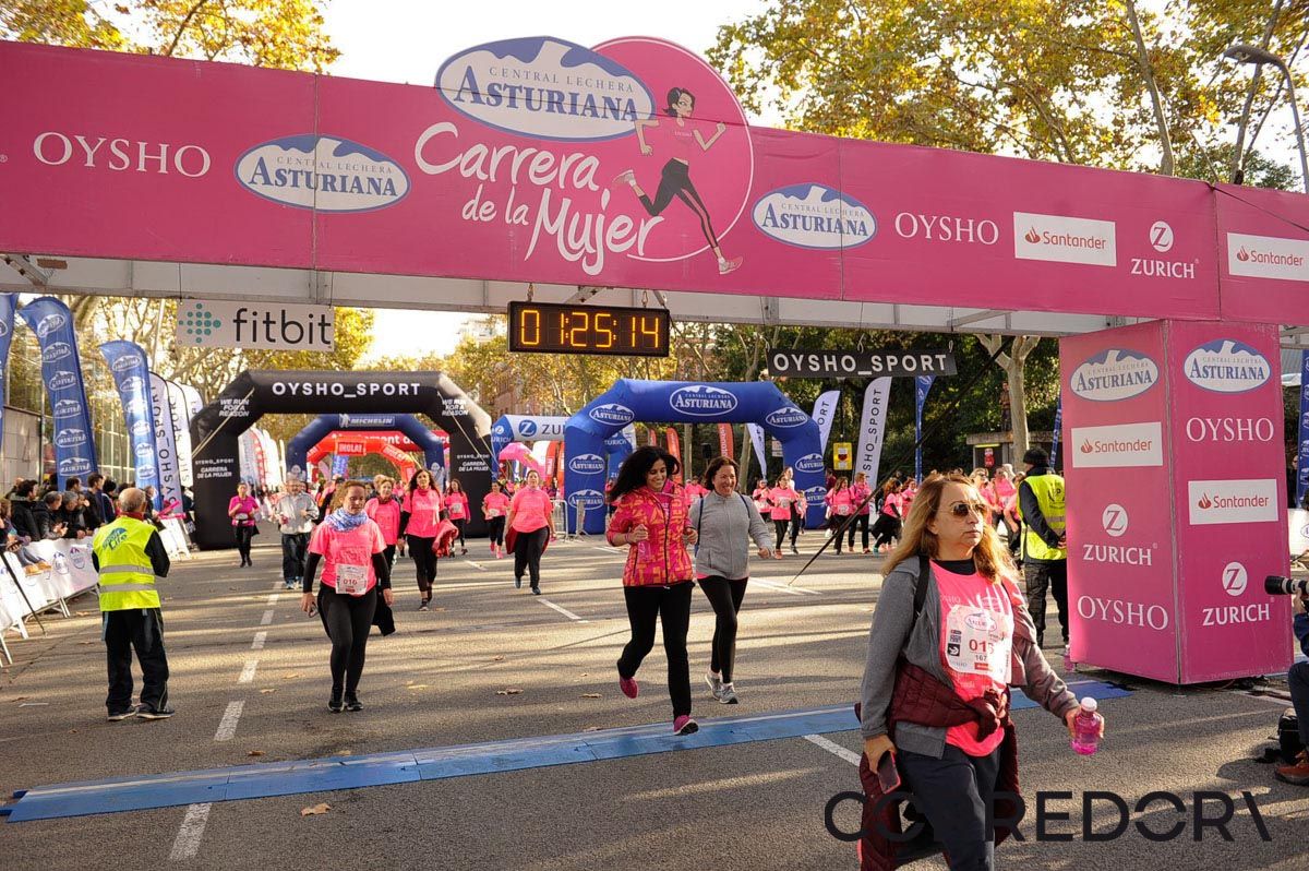 Llegada de la Carrera de la Mujer de Barcelona (ARCO IZQUIERDO 63)