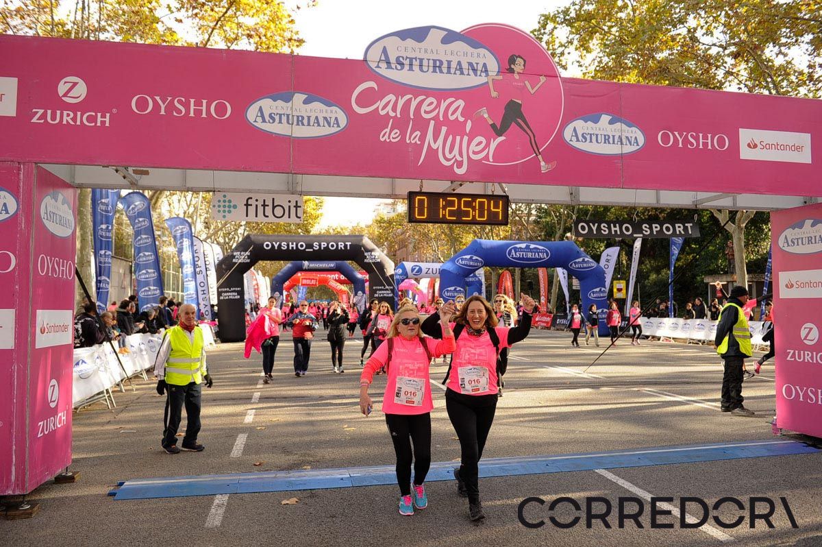 Llegada de la Carrera de la Mujer de Barcelona (ARCO IZQUIERDO 63)