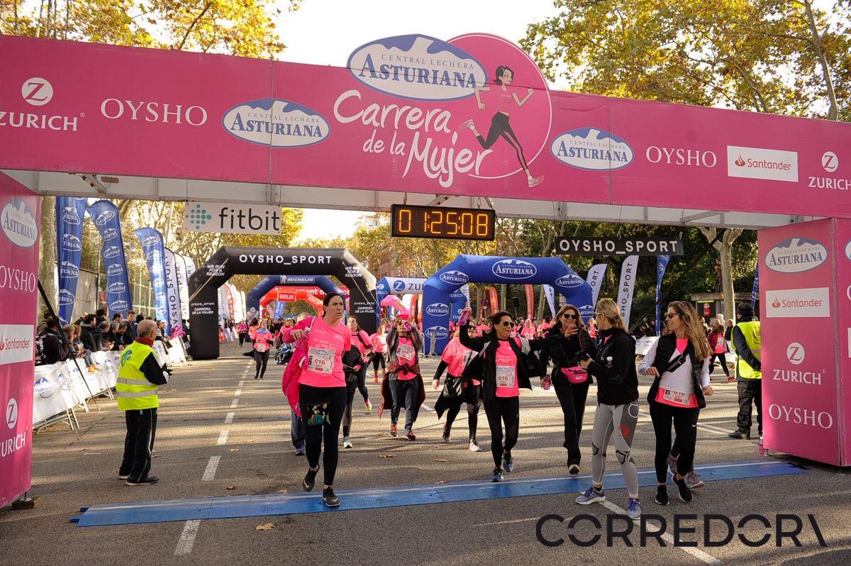 Llegada de la Carrera de la Mujer de Barcelona (ARCO IZQUIERDO 63)