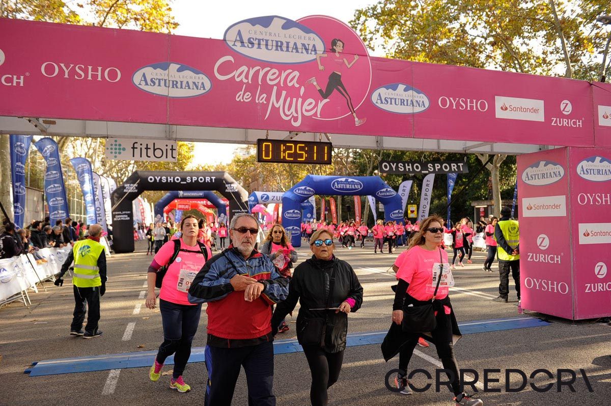 Llegada de la Carrera de la Mujer de Barcelona (ARCO IZQUIERDO 63)