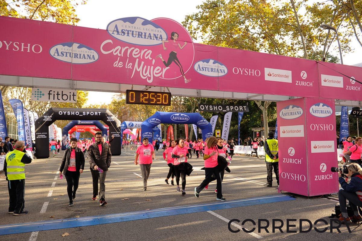 Llegada de la Carrera de la Mujer de Barcelona (ARCO IZQUIERDO 64)