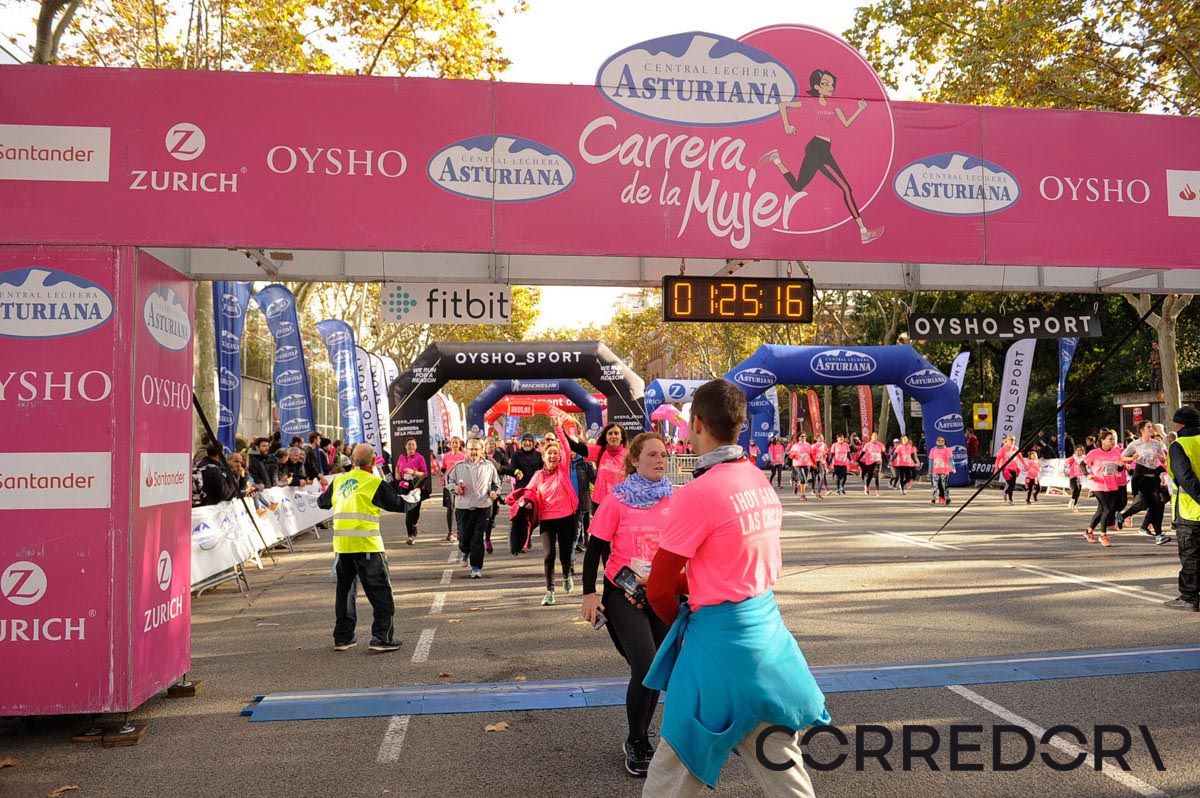 Llegada de la Carrera de la Mujer de Barcelona (ARCO IZQUIERDO 63)