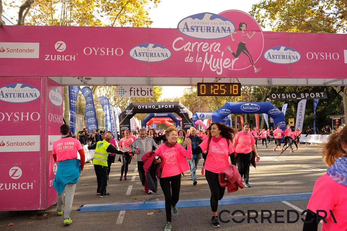 Llegada de la Carrera de la Mujer de Barcelona (ARCO IZQUIERDO 64)