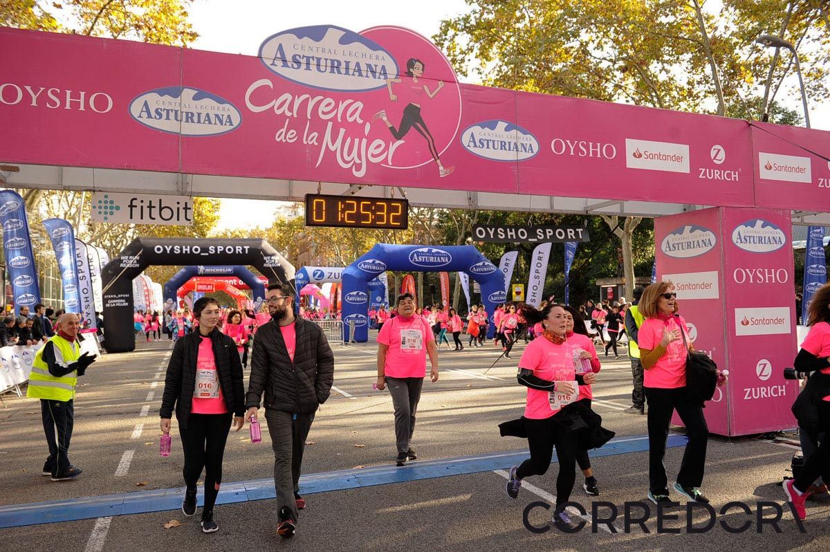 Llegada de la Carrera de la Mujer de Barcelona (ARCO IZQUIERDO 64)