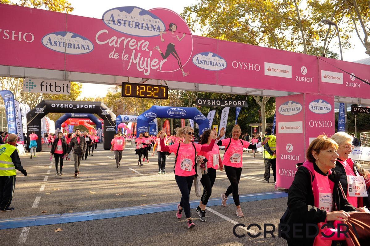 Llegada de la Carrera de la Mujer de Barcelona (ARCO IZQUIERDO 64)