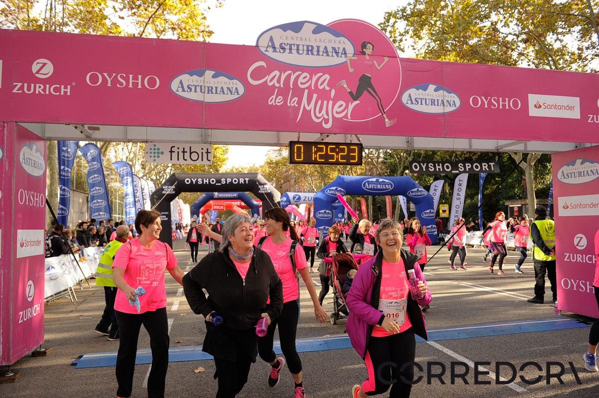 Llegada de la Carrera de la Mujer de Barcelona (ARCO IZQUIERDO 64)