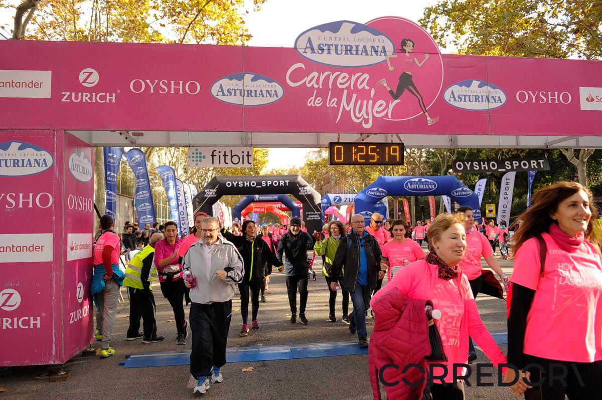 Llegada de la Carrera de la Mujer de Barcelona (ARCO IZQUIERDO 64)