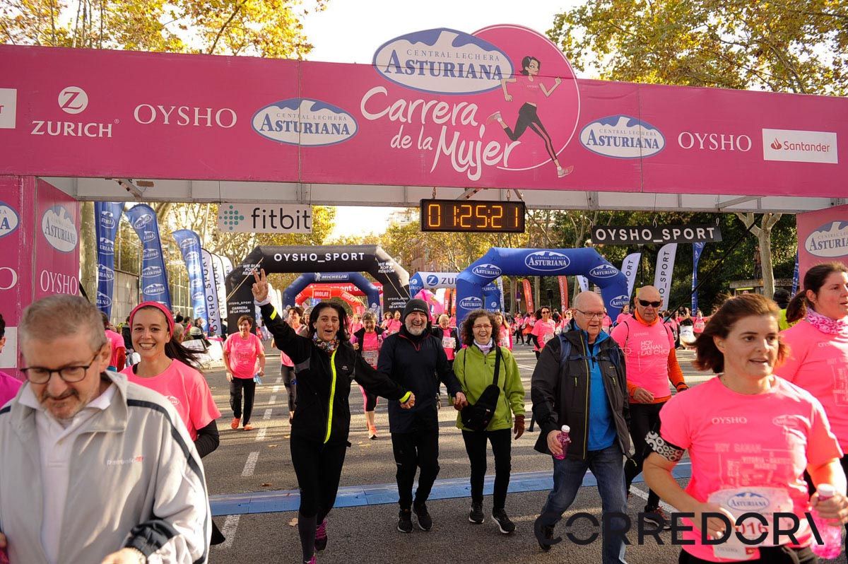 Llegada de la Carrera de la Mujer de Barcelona (ARCO IZQUIERDO 64)