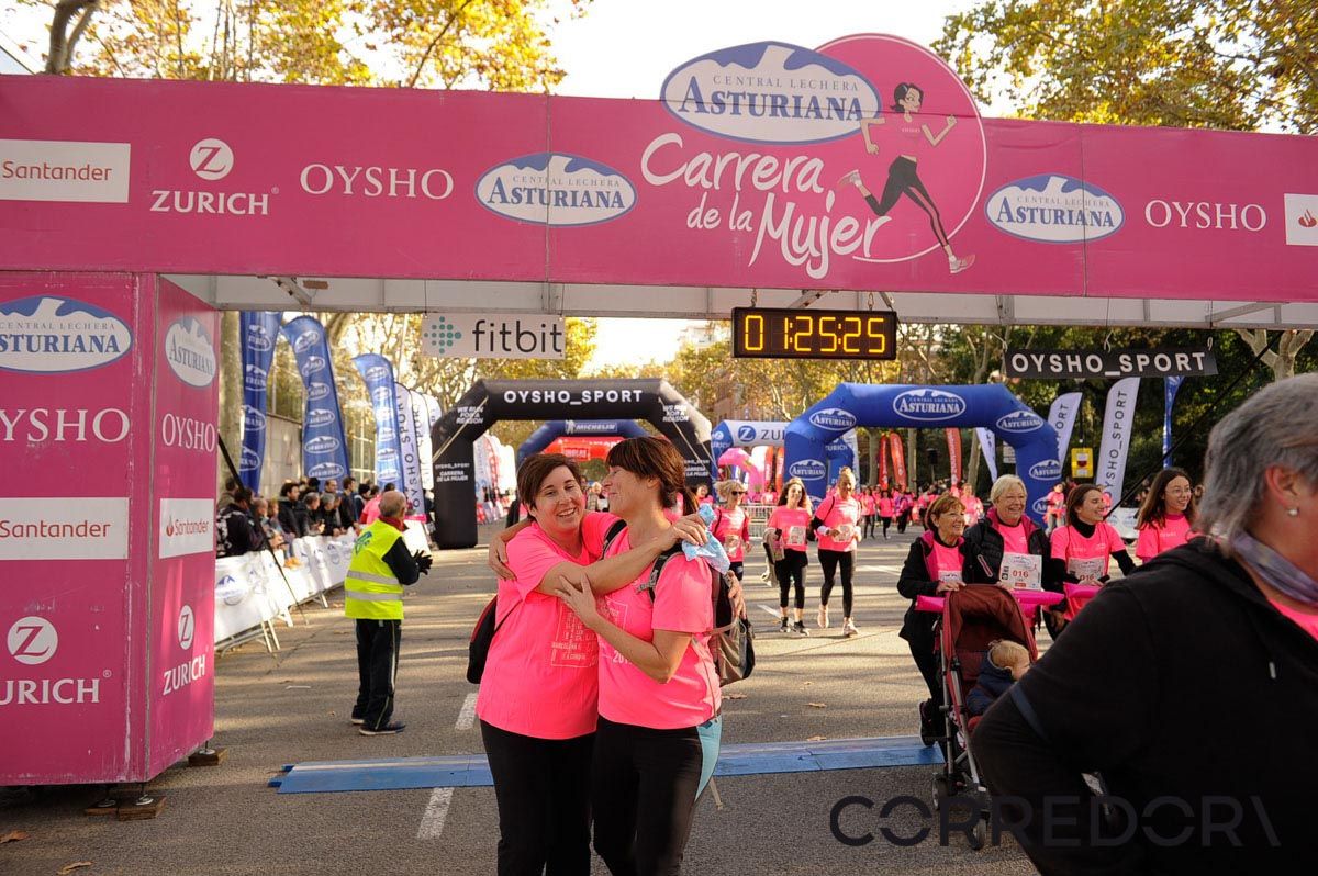 Llegada de la Carrera de la Mujer de Barcelona (ARCO IZQUIERDO 64)