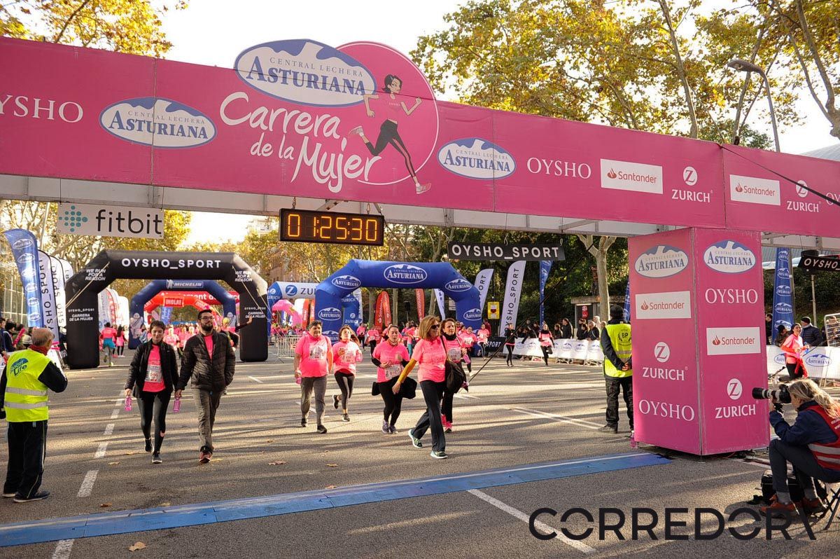 Llegada de la Carrera de la Mujer de Barcelona (ARCO IZQUIERDO 64)