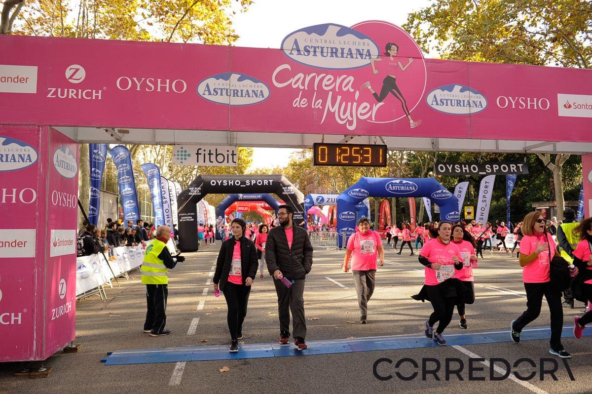 Llegada de la Carrera de la Mujer de Barcelona (ARCO IZQUIERDO 64)