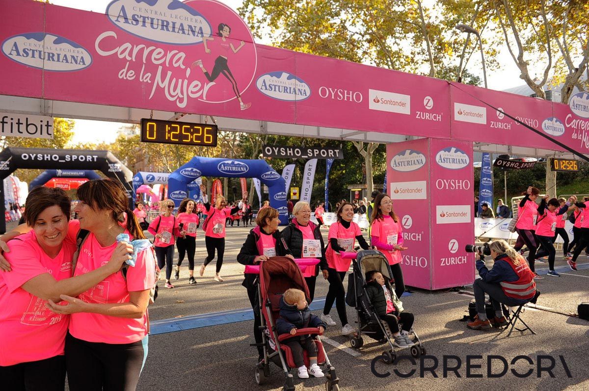 Llegada de la Carrera de la Mujer de Barcelona (ARCO IZQUIERDO 64)