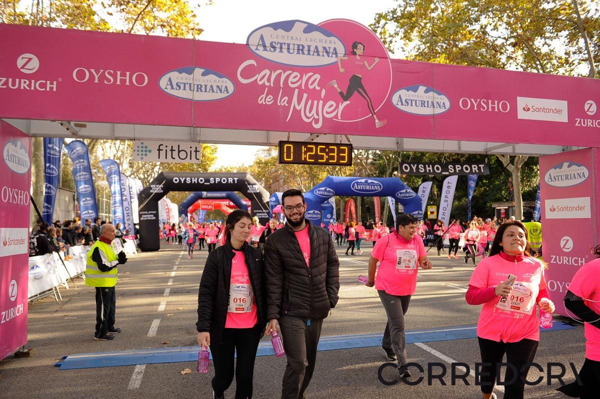 Llegada de la Carrera de la Mujer de Barcelona (ARCO IZQUIERDO 64)