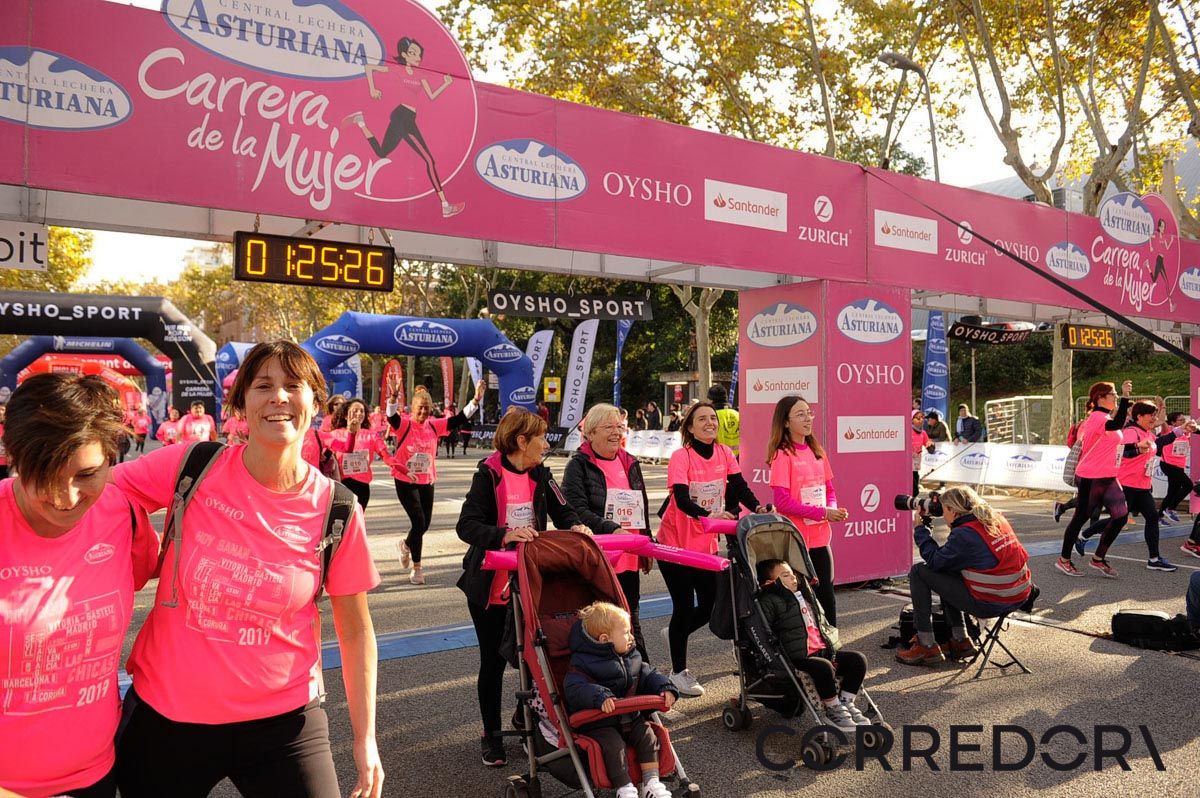 Llegada de la Carrera de la Mujer de Barcelona (ARCO IZQUIERDO 64)