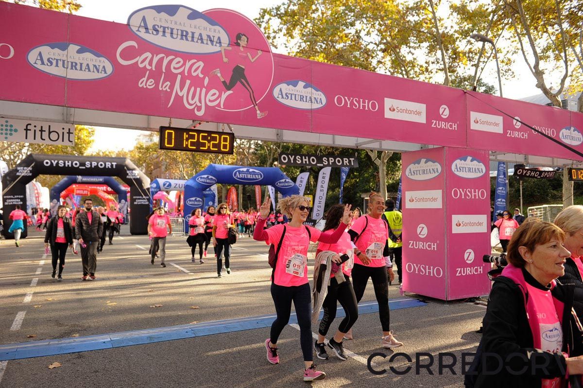 Llegada de la Carrera de la Mujer de Barcelona (ARCO IZQUIERDO 64)