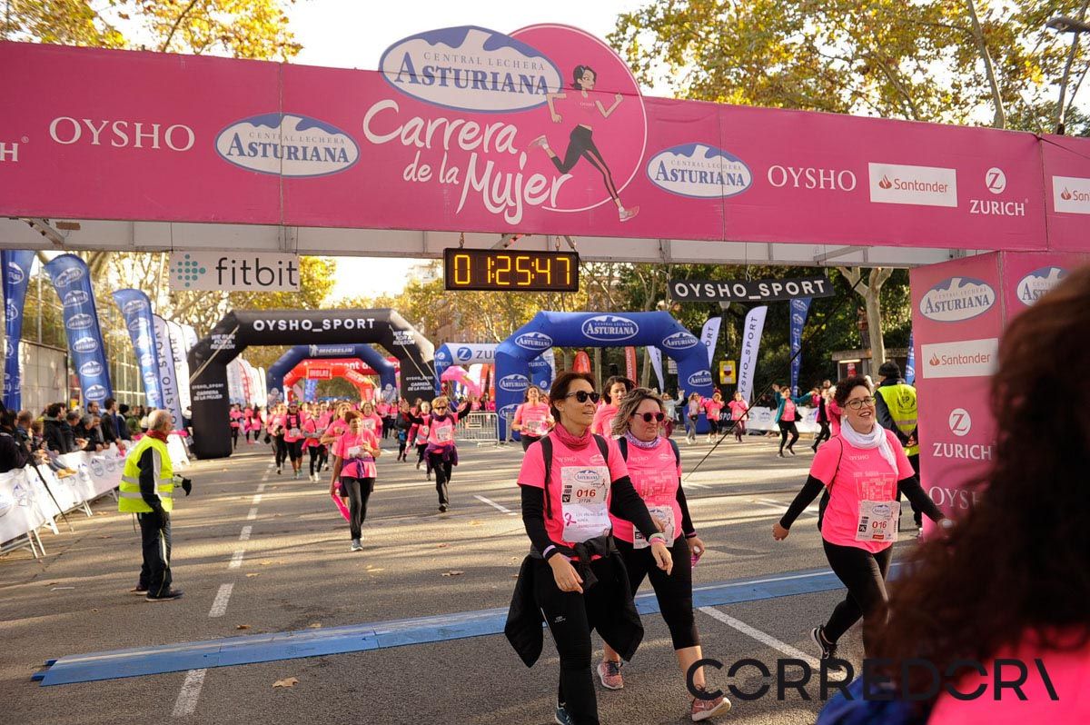 Llegada de la Carrera de la Mujer de Barcelona (ARCO IZQUIERDO 64)