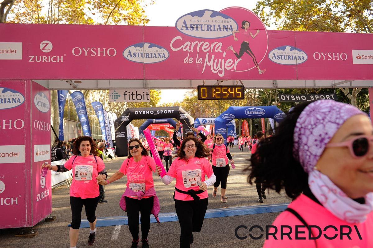 Llegada de la Carrera de la Mujer de Barcelona (ARCO IZQUIERDO 64)