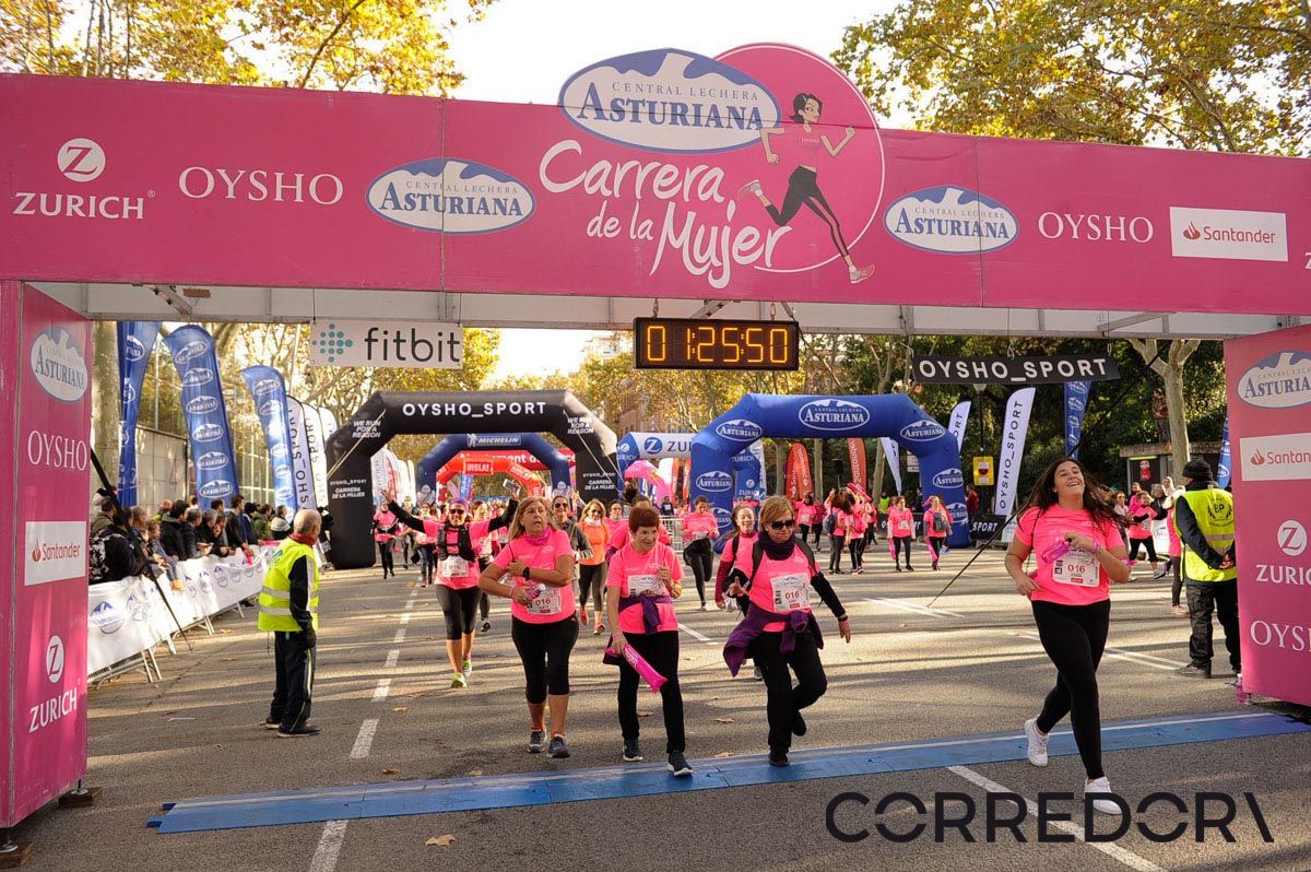 Llegada de la Carrera de la Mujer de Barcelona (ARCO IZQUIERDO 65)