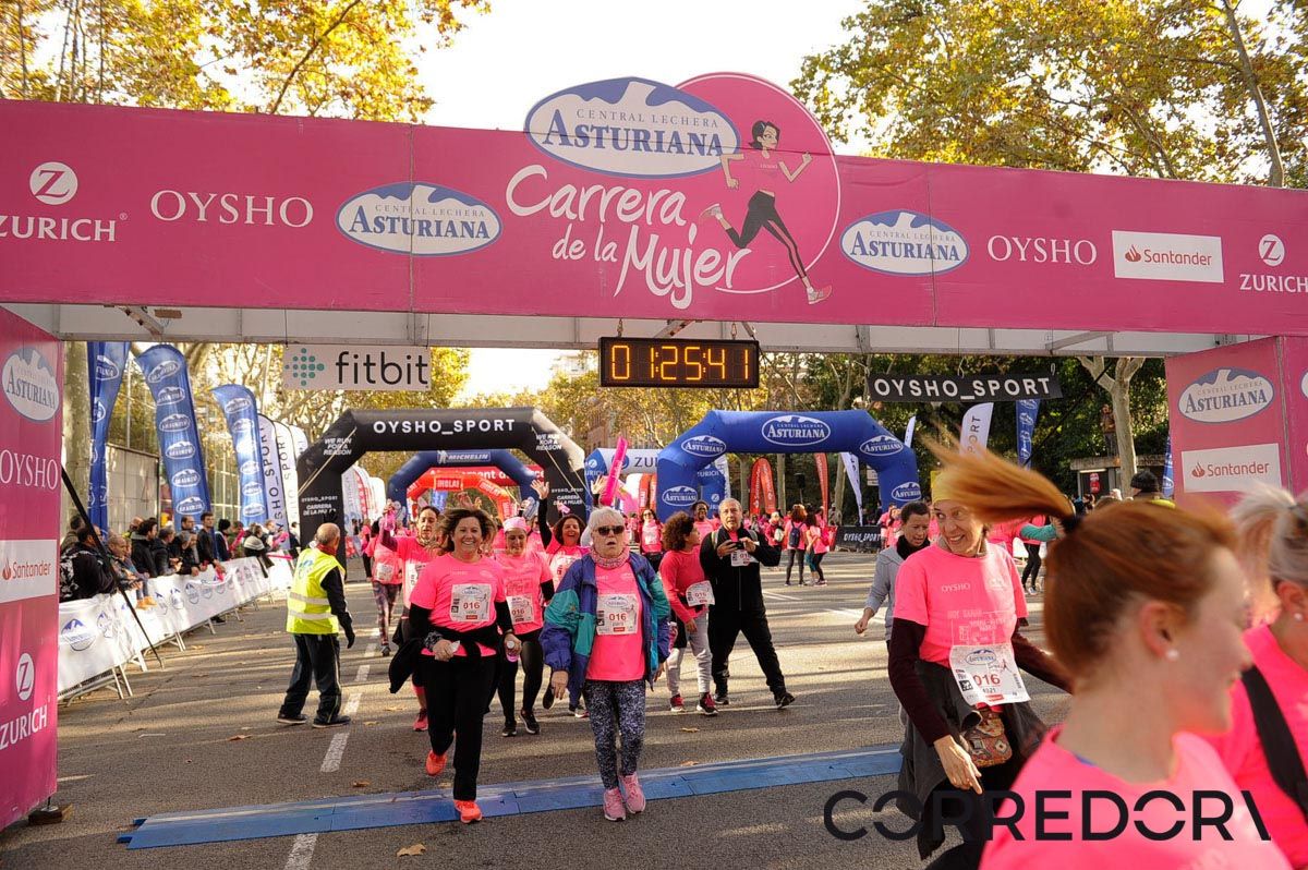 Llegada de la Carrera de la Mujer de Barcelona (ARCO IZQUIERDO 64)