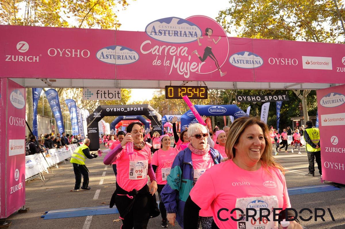 Llegada de la Carrera de la Mujer de Barcelona (ARCO IZQUIERDO 64)