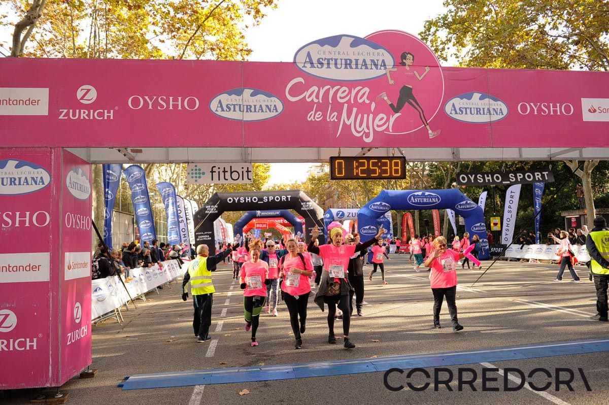 Llegada de la Carrera de la Mujer de Barcelona (ARCO IZQUIERDO 64)