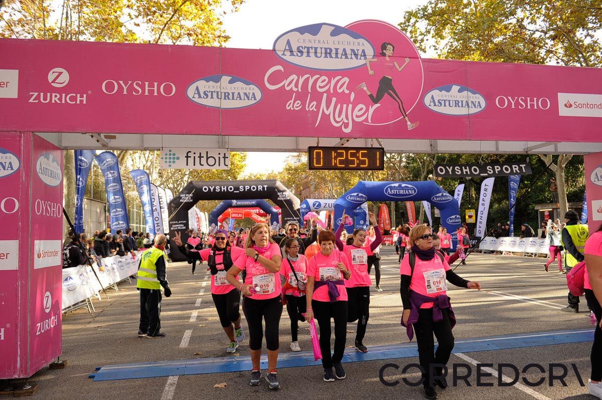 Llegada de la Carrera de la Mujer de Barcelona (ARCO IZQUIERDO 65)