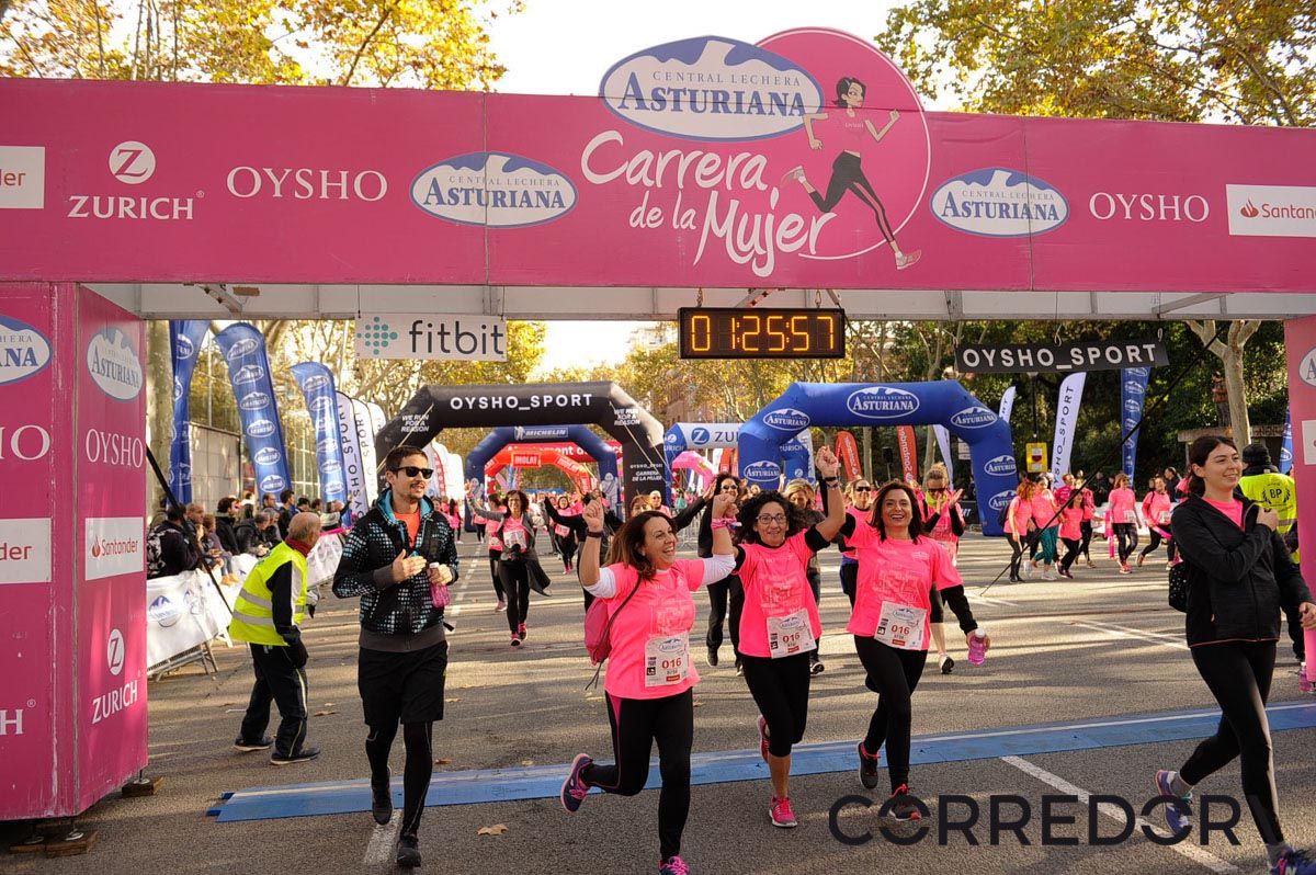 Llegada de la Carrera de la Mujer de Barcelona (ARCO IZQUIERDO 65)