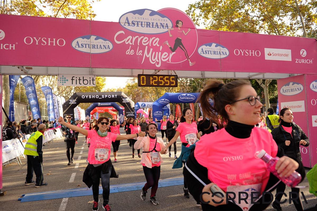 Llegada de la Carrera de la Mujer de Barcelona (ARCO IZQUIERDO 65)