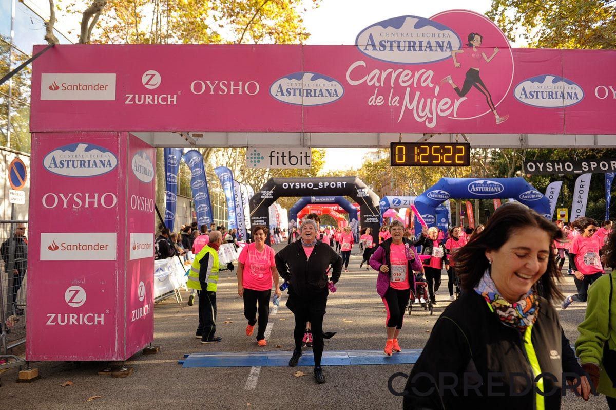 Llegada de la Carrera de la Mujer de Barcelona (ARCO IZQUIERDO 64)
