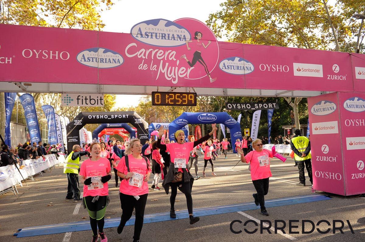 Llegada de la Carrera de la Mujer de Barcelona (ARCO IZQUIERDO 64)