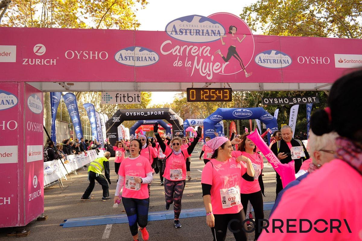 Llegada de la Carrera de la Mujer de Barcelona (ARCO IZQUIERDO 64)