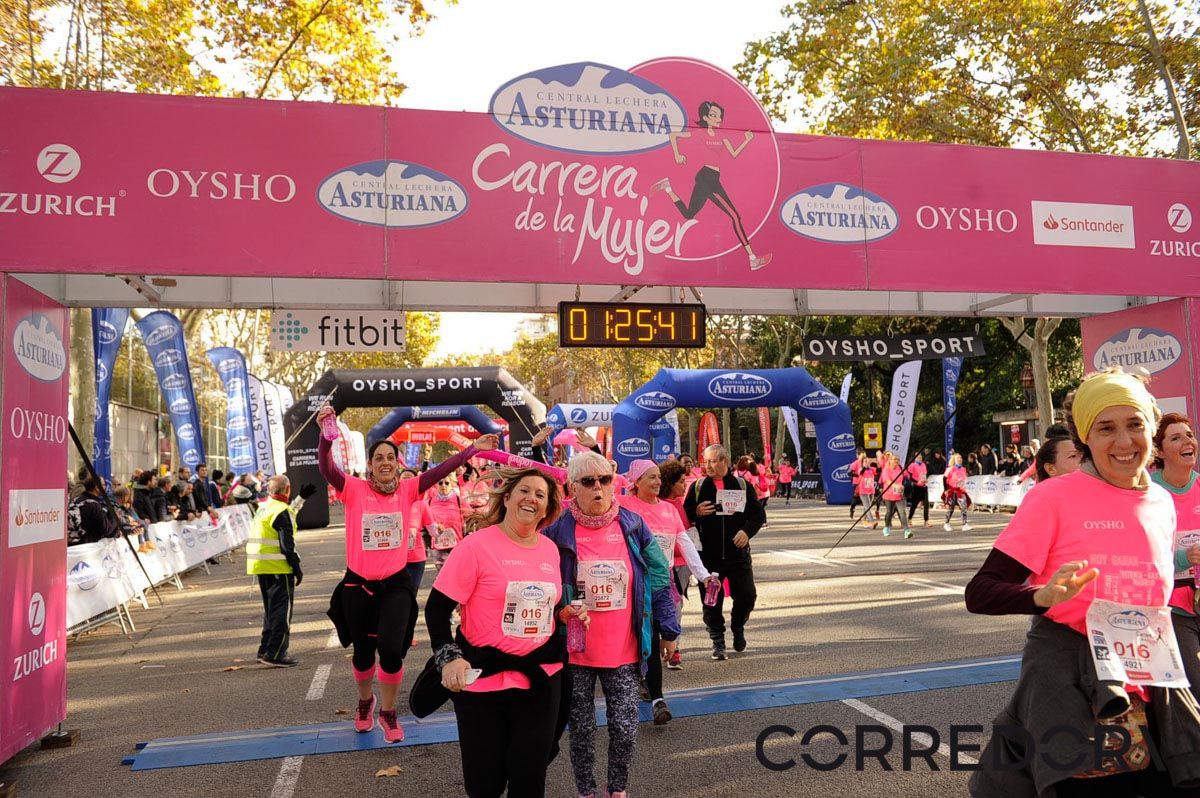 Llegada de la Carrera de la Mujer de Barcelona (ARCO IZQUIERDO 64)