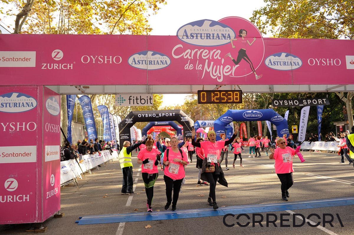 Llegada de la Carrera de la Mujer de Barcelona (ARCO IZQUIERDO 64)
