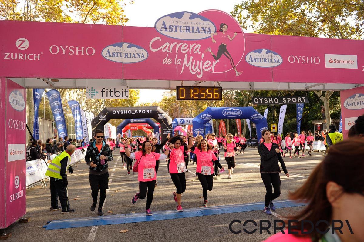 Llegada de la Carrera de la Mujer de Barcelona (ARCO IZQUIERDO 65)
