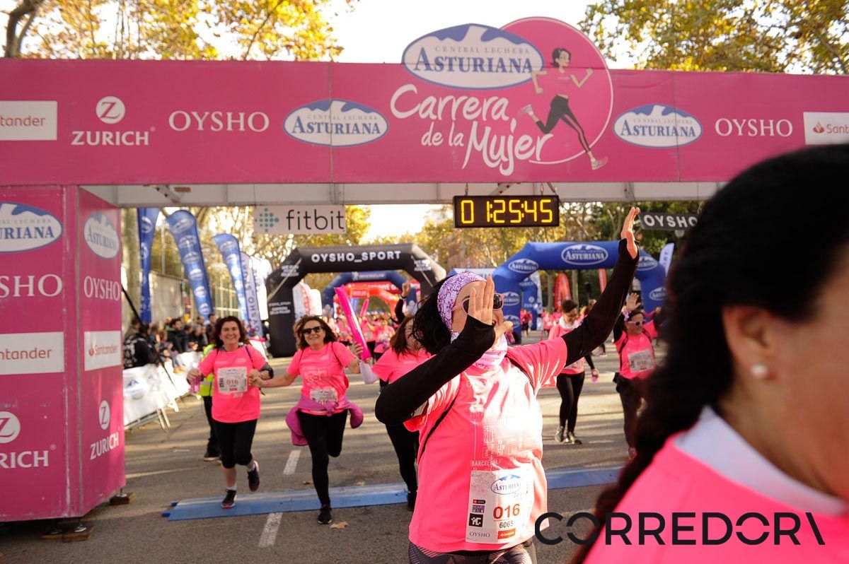 Llegada de la Carrera de la Mujer de Barcelona (ARCO IZQUIERDO 64)