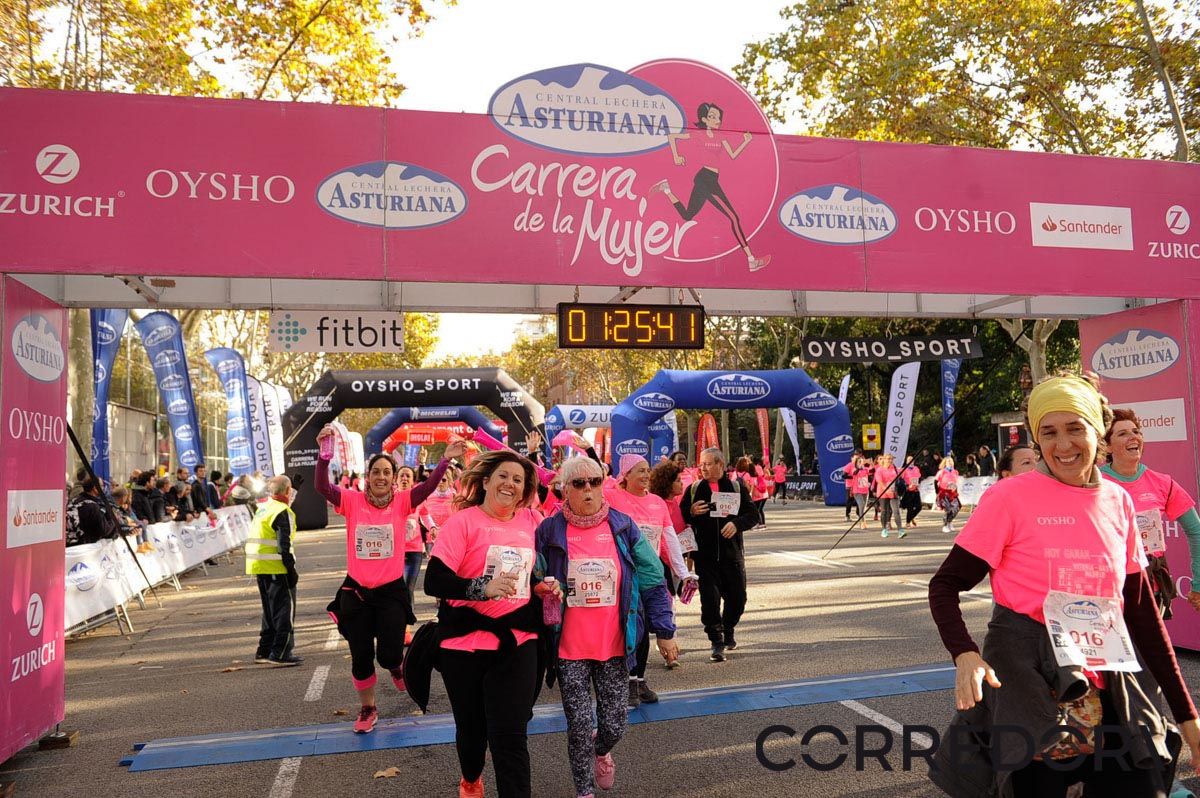 Llegada de la Carrera de la Mujer de Barcelona (ARCO IZQUIERDO 64)
