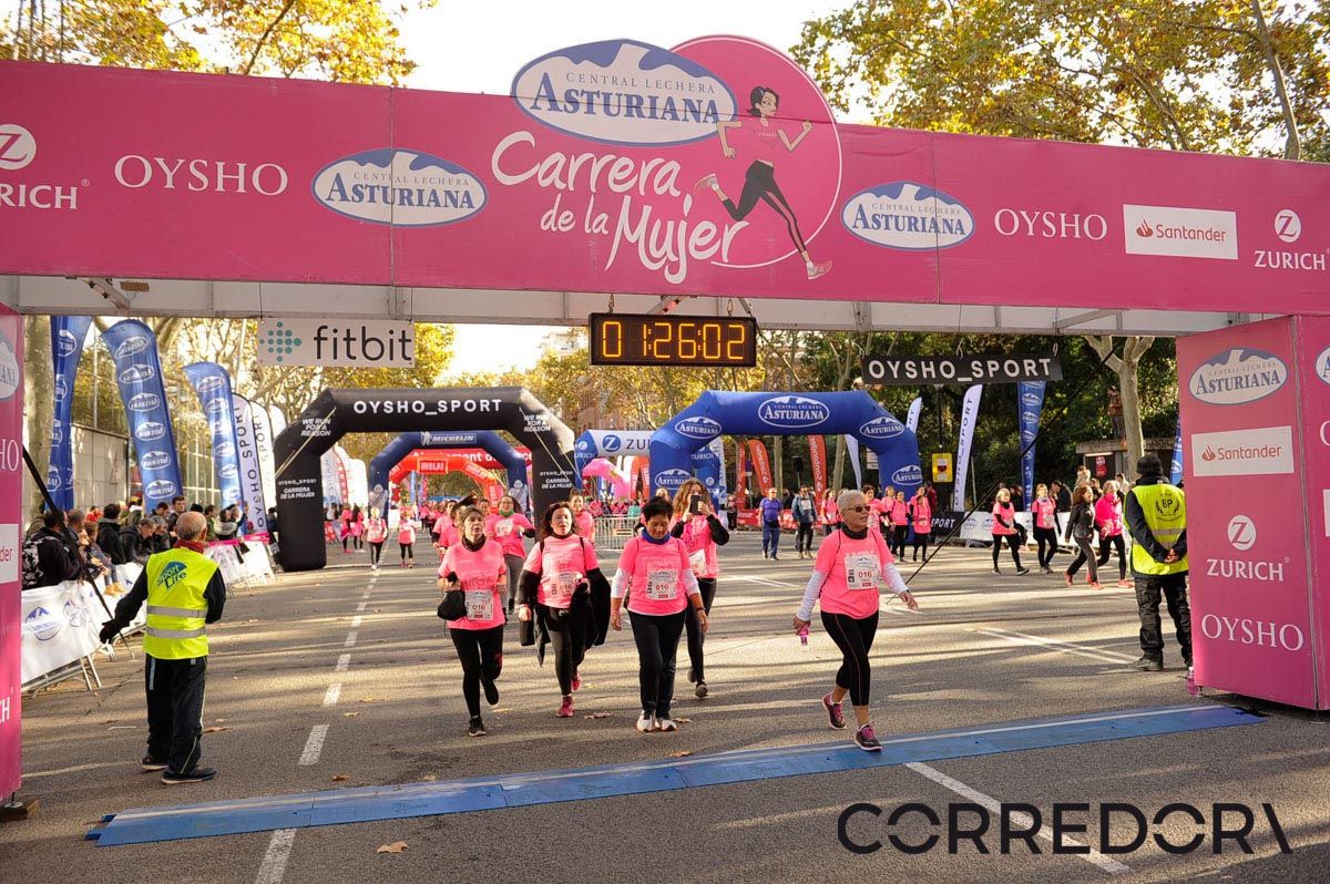 Llegada de la Carrera de la Mujer de Barcelona (ARCO IZQUIERDO 65)
