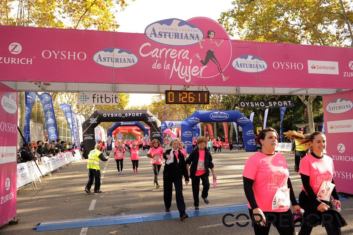Llegada de la Carrera de la Mujer de Barcelona (ARCO IZQUIERDO 65)