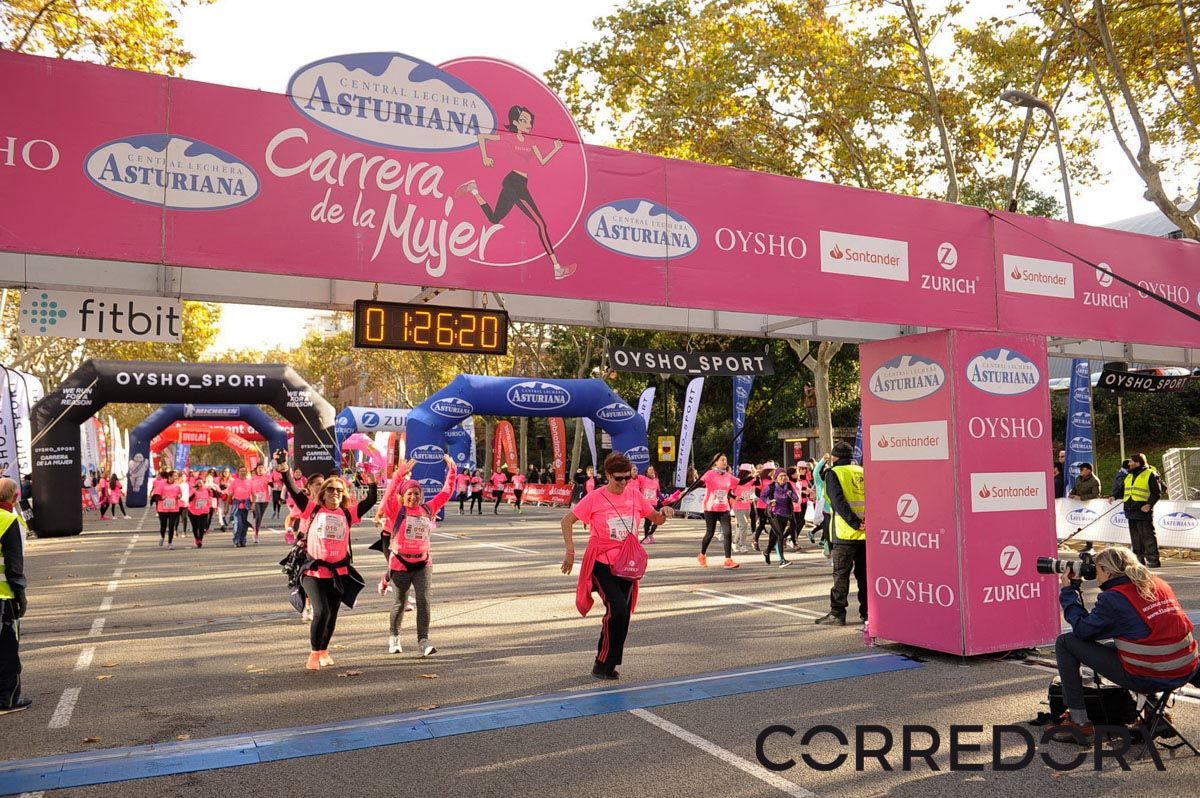 Llegada de la Carrera de la Mujer de Barcelona (ARCO IZQUIERDO 65)