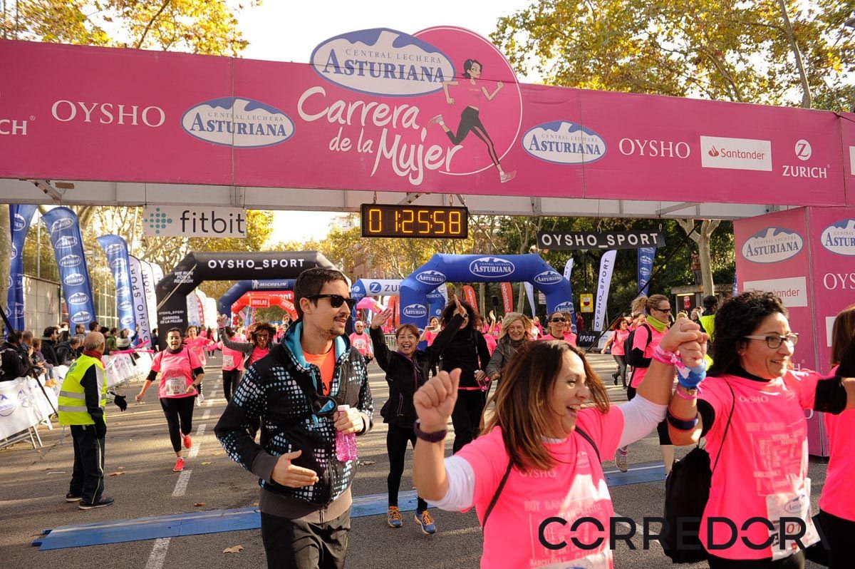 Llegada de la Carrera de la Mujer de Barcelona (ARCO IZQUIERDO 65)