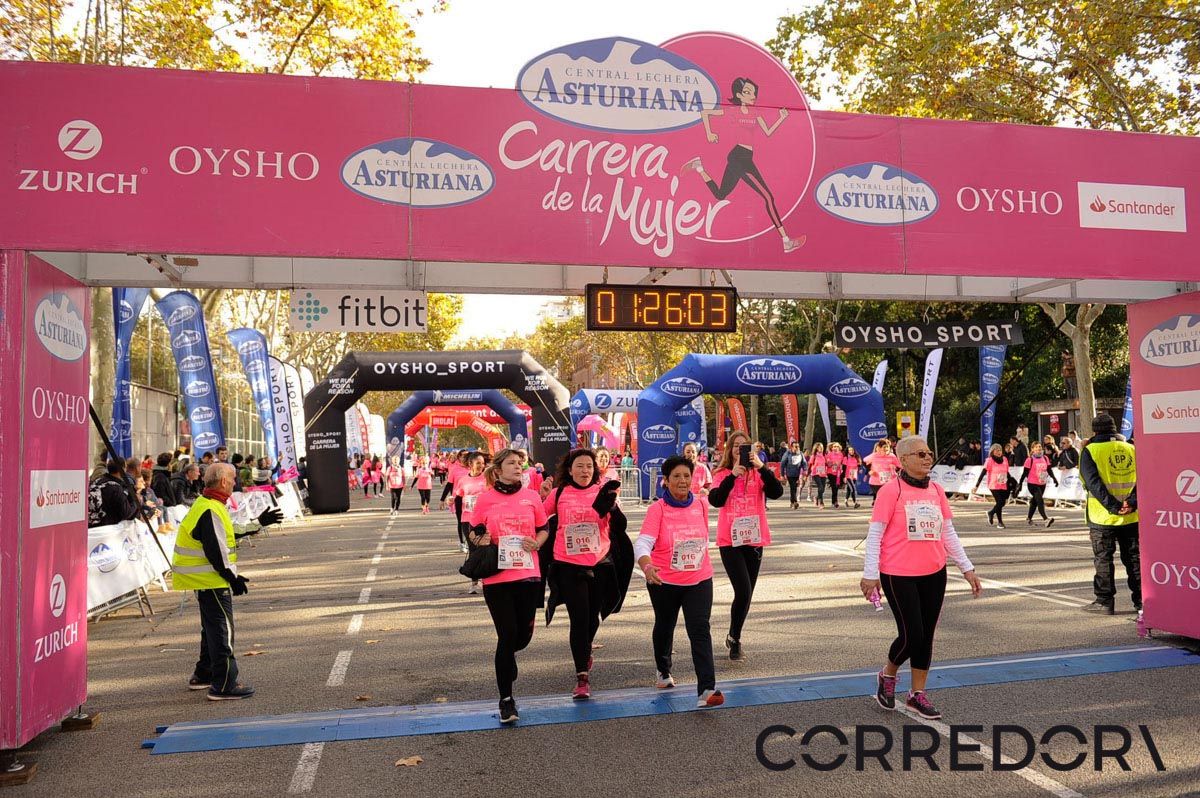 Llegada de la Carrera de la Mujer de Barcelona (ARCO IZQUIERDO 65)
