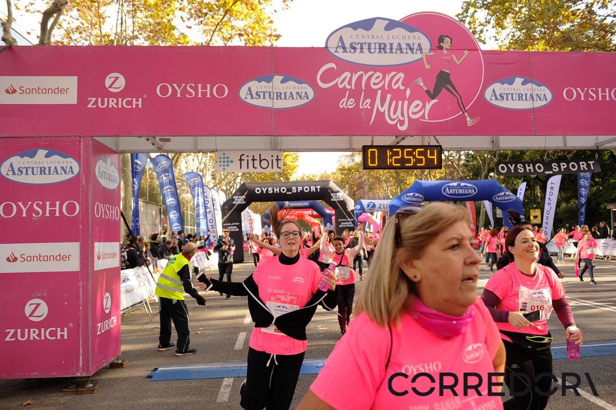 Llegada de la Carrera de la Mujer de Barcelona (ARCO IZQUIERDO 65)
