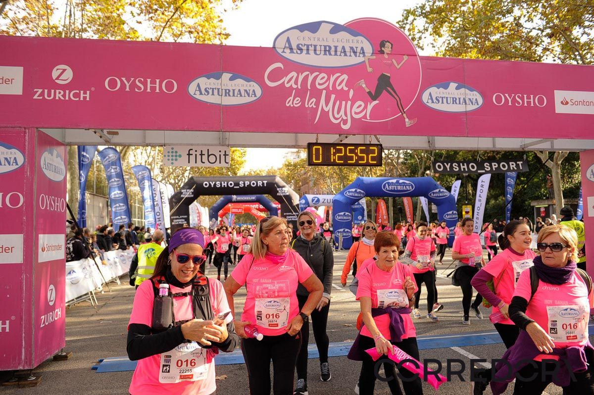 Llegada de la Carrera de la Mujer de Barcelona (ARCO IZQUIERDO 65)