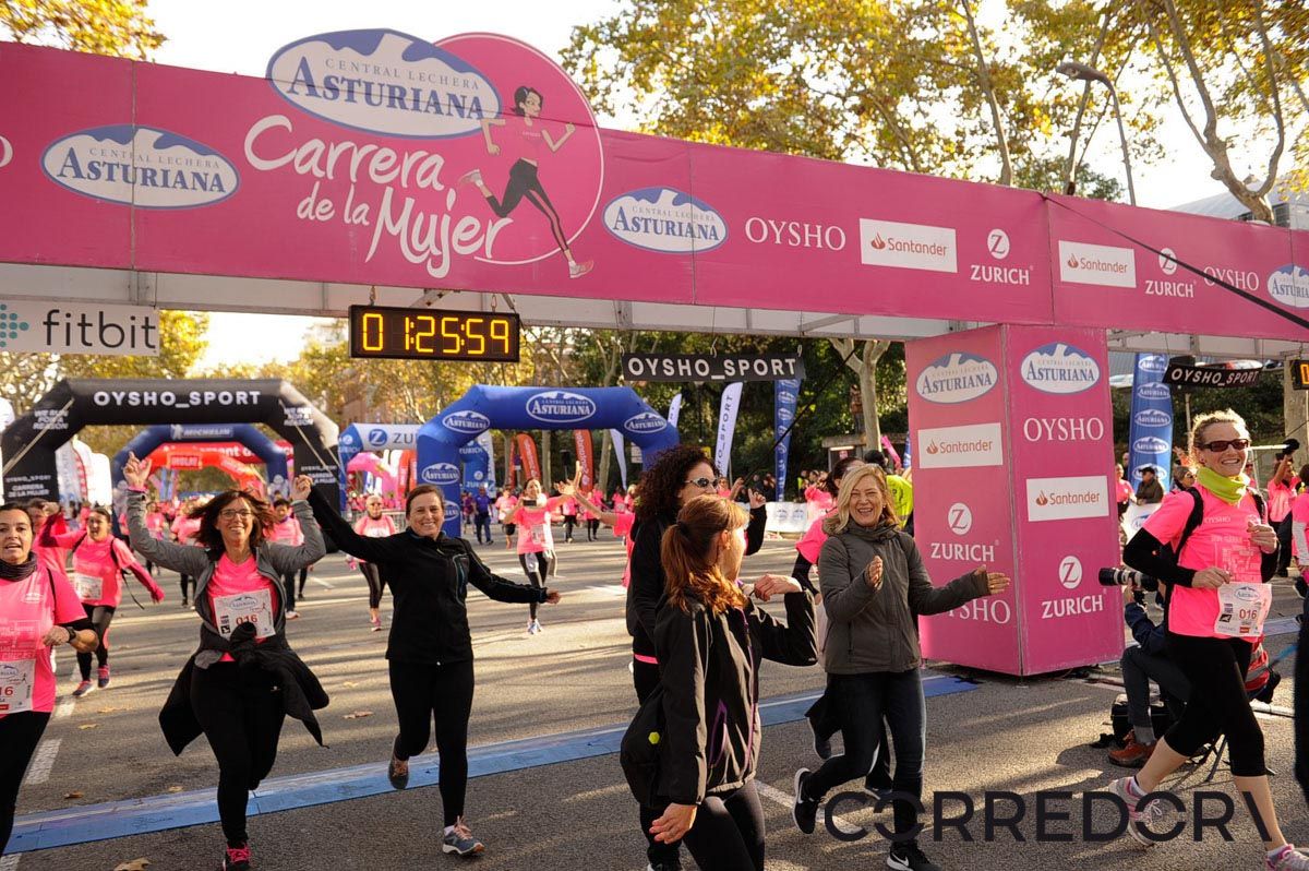 Llegada de la Carrera de la Mujer de Barcelona (ARCO IZQUIERDO 65)